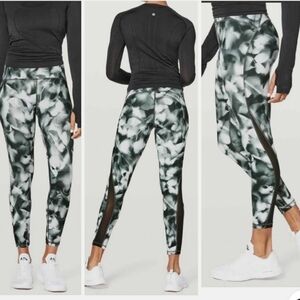 lululemon athletica Train Times 7/8 Leggings in Alpine White & Black - Size 8